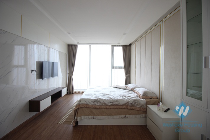 Furnished four bedrooms apartment for rent in Vinhome Metropolis, Ba Dinh district, Ha Noi